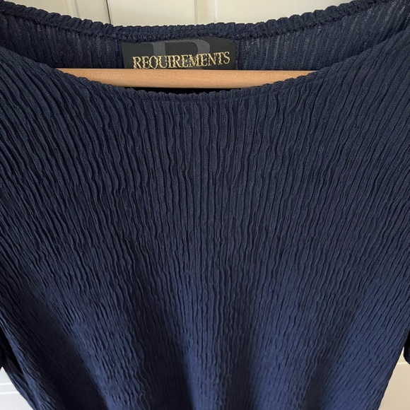 Requirements Blouse - Picture 2 of 4